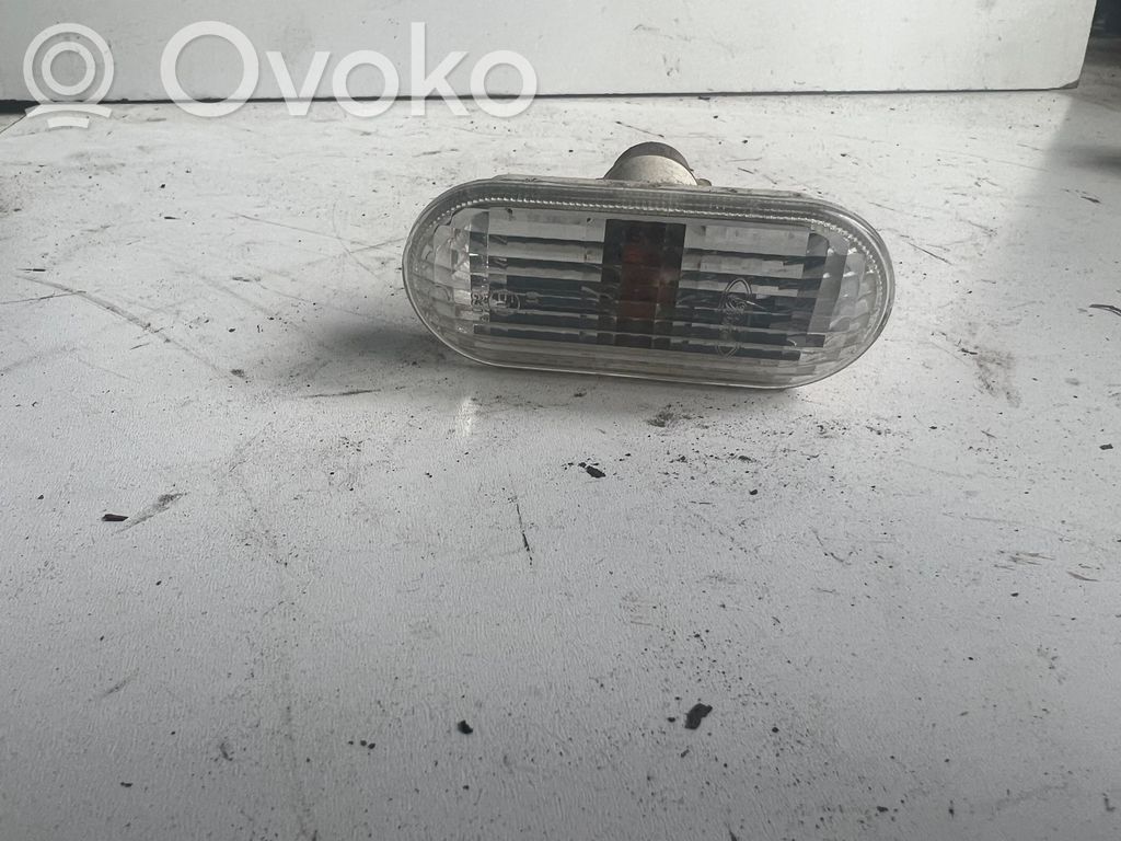 Ford C-MAX I Front fender indicator light 