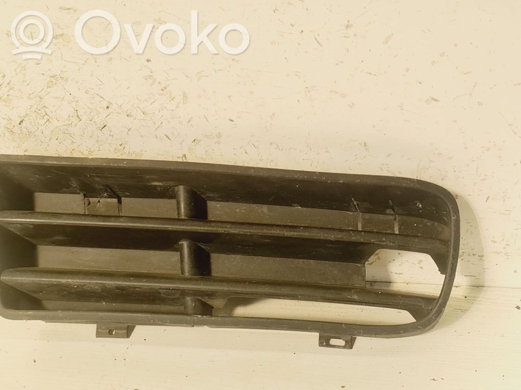 Volkswagen Golf IV Front bumper lower grill 