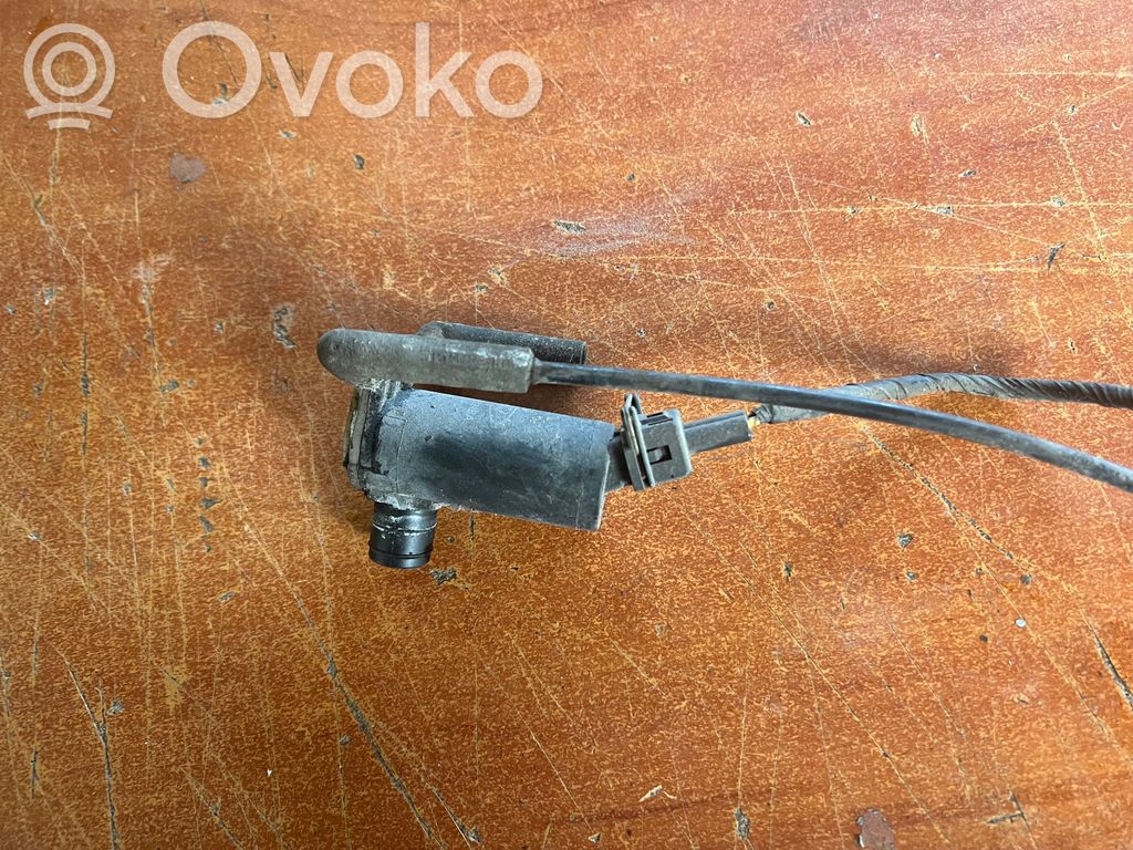 Ford Mondeo MK II Windscreen/windshield washer pump 