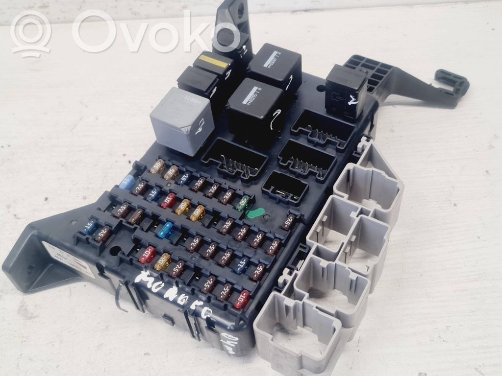 Ford Mondeo Mk III Fuse module 
