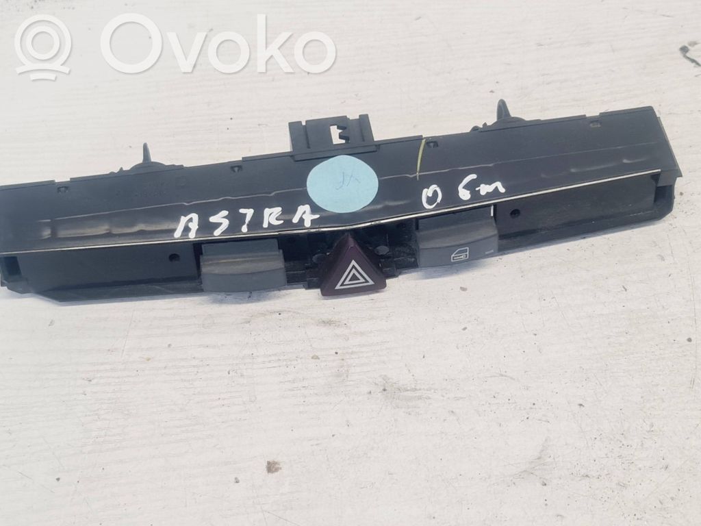 Opel Astra H Hazard light switch 