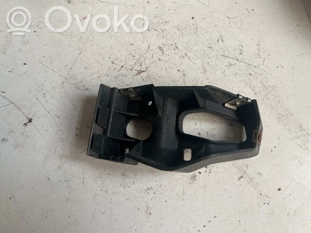 Audi A4 S4 B6 8E 8H Uchwyt / Mocowanie błotnika przedniego 
