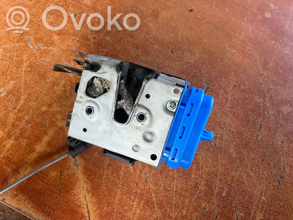 Audi A4 S4 B5 8D Takaoven lukko 