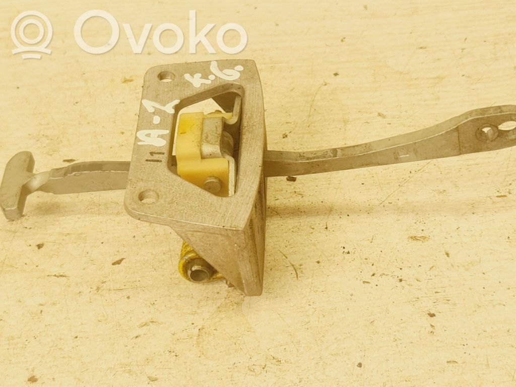 Audi A2 Takaoven pidätin 