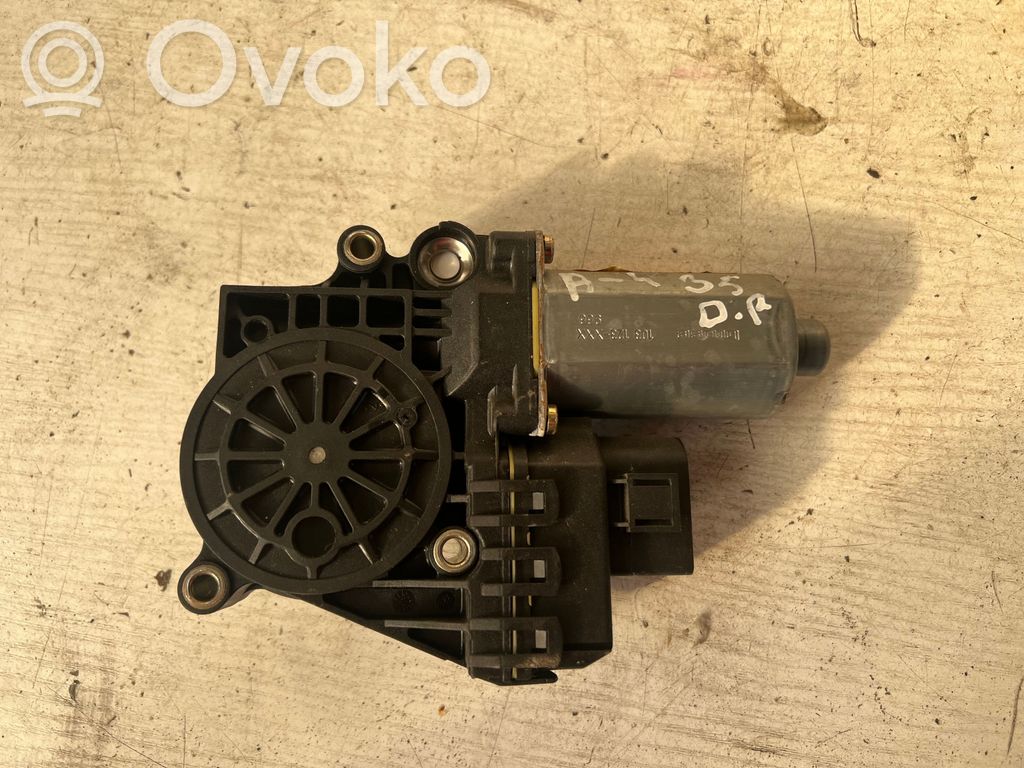 Audi A4 S4 B5 8D Motor del regulador de la ventanilla de la puerta delantera 
