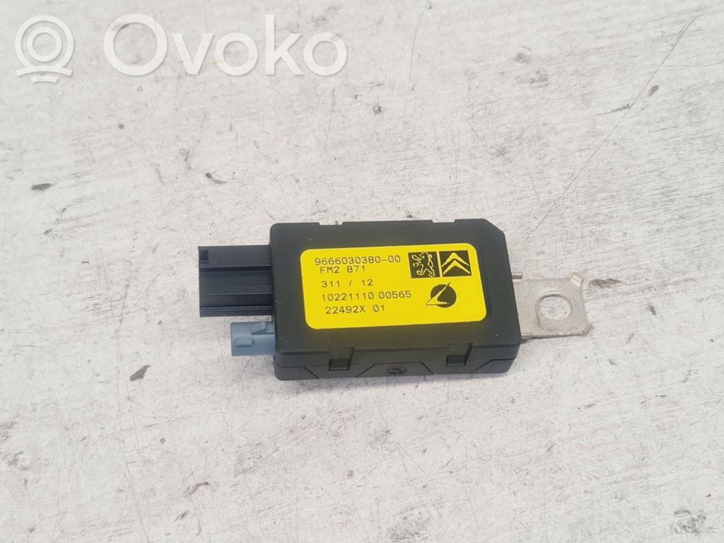 Citroen C4 II Aerial antenna amplifier 
