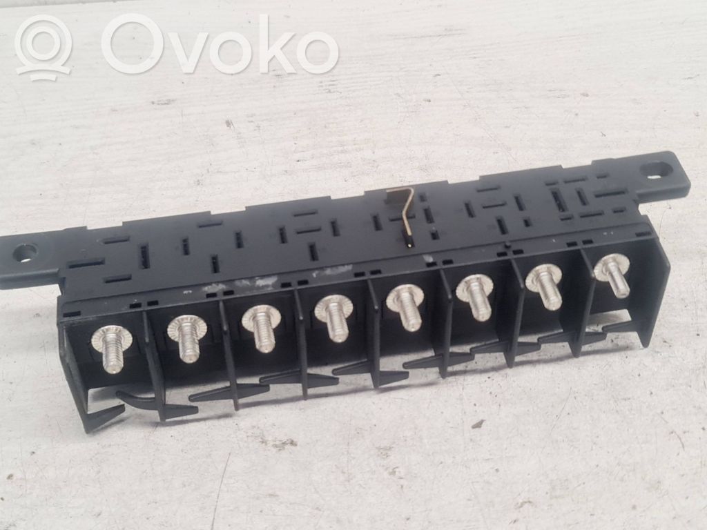 Audi A4 S4 B5 8D Sulakemoduuli 