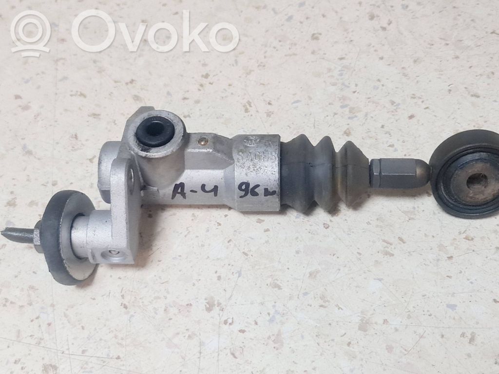 Audi A4 S4 B5 8D Kytkimen pääsylinteri 