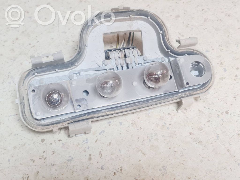 Opel Astra G Takavalon polttimon suojan pidike 