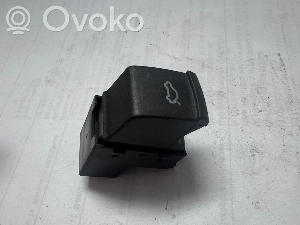 Skoda Superb B5 (3U) Tailgate opening switch 