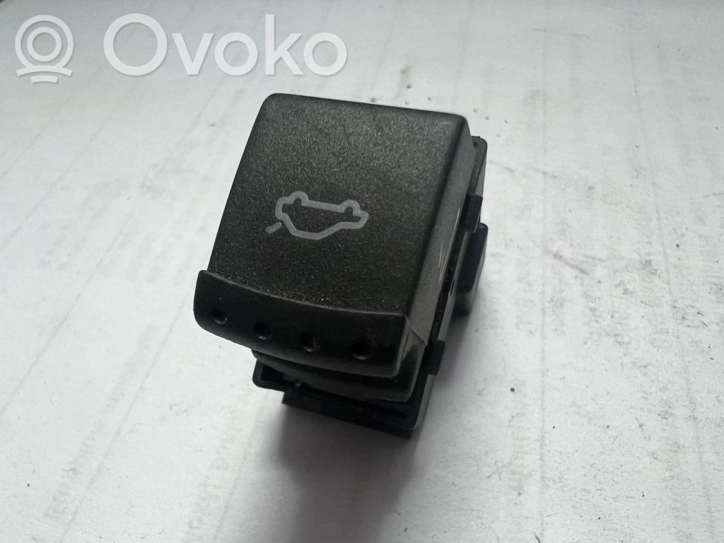 Skoda Superb B5 (3U) Tailgate opening switch 