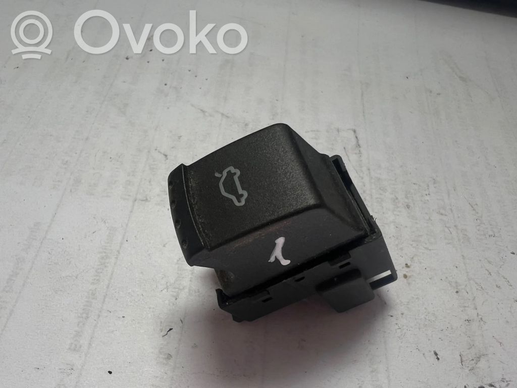 Skoda Superb B5 (3U) Tailgate opening switch 