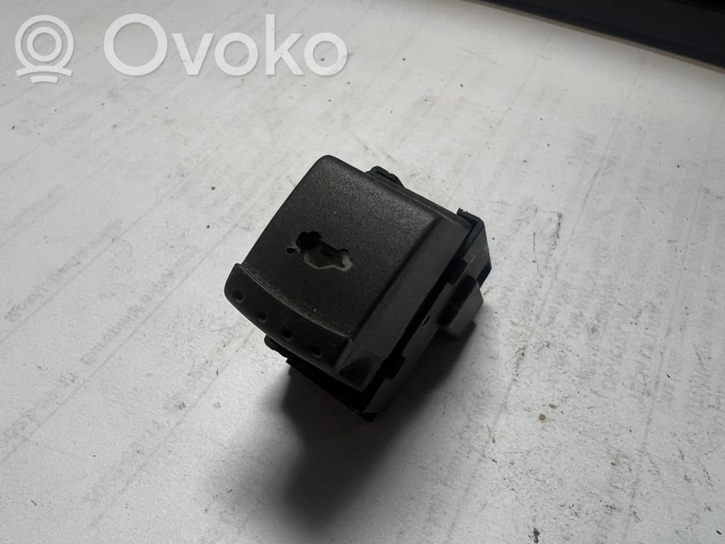 Skoda Superb B5 (3U) Tailgate opening switch 