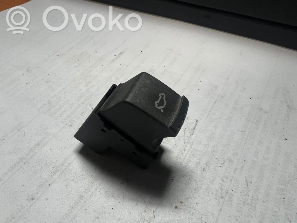 Skoda Superb B5 (3U) Tailgate opening switch 