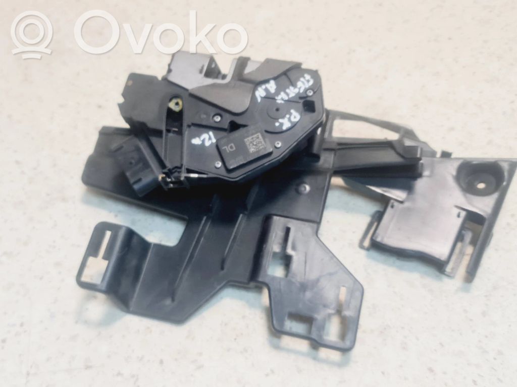 Ford Fiesta Priekšpusē slēdzene 