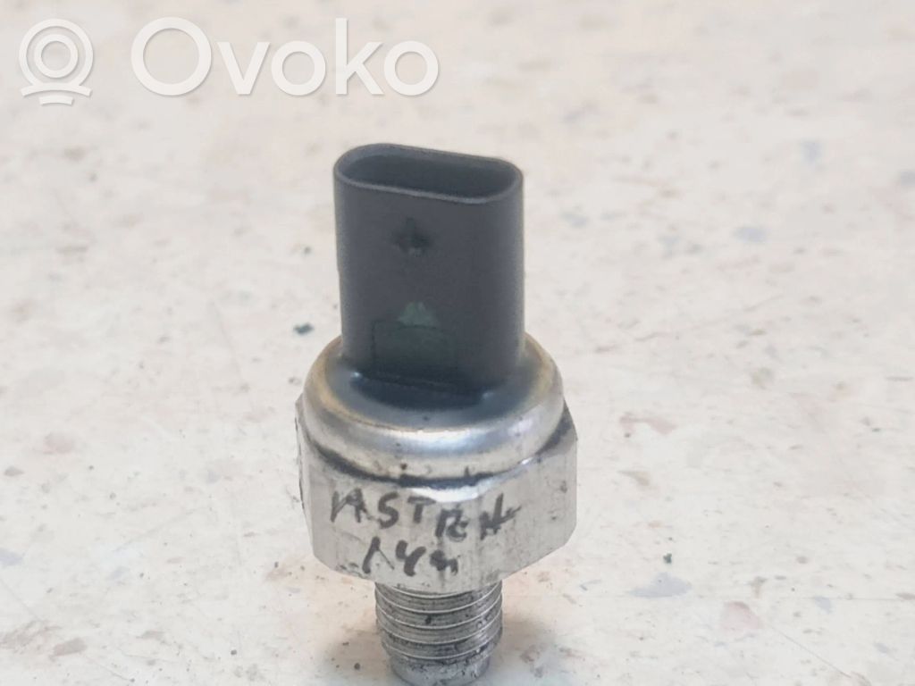 Opel Astra J Sensor de presión del aceite 