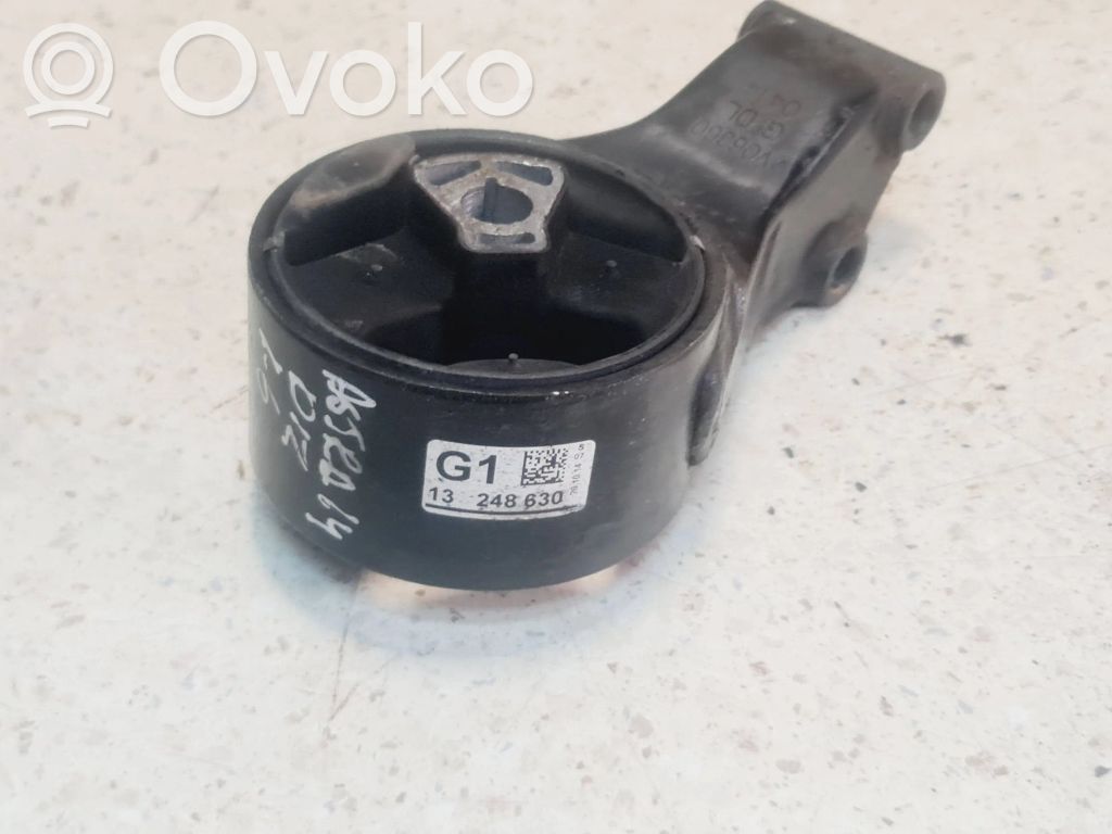 Opel Astra J Engine mount bracket 