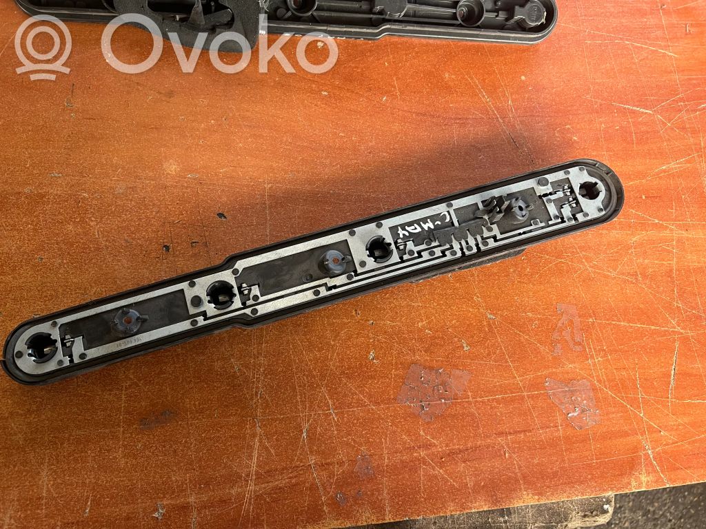 Ford C-MAX I Cubierta del soporte de la lámpara de la luz trasera 
