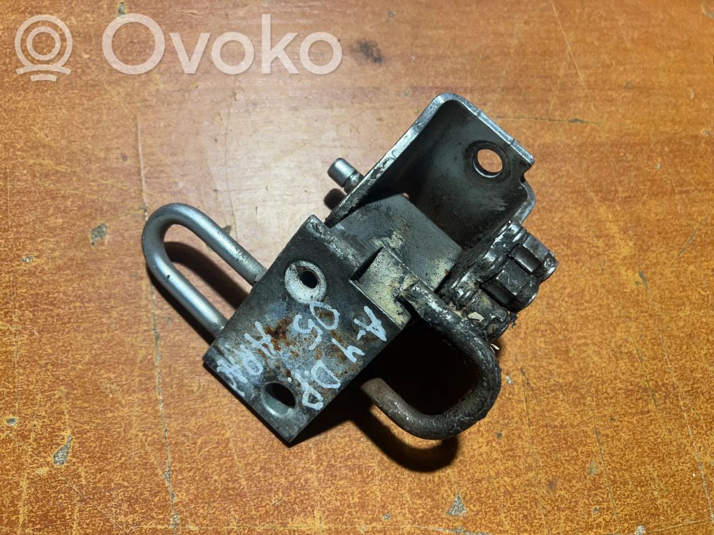 Audi A4 S4 B7 8E 8H Front door lower hinge 
