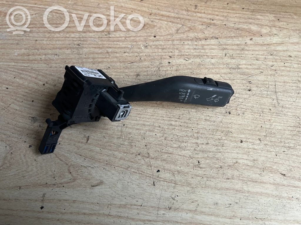 Skoda Octavia Mk2 (1Z) Palanca de control del limpiaparabrisas 