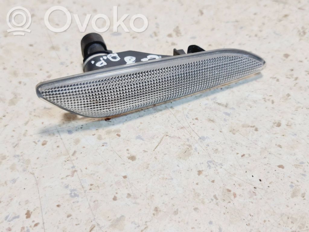 Front fender indicator light   60686517,1505
