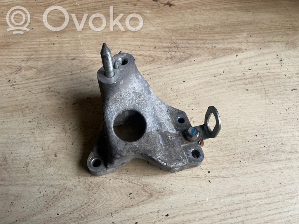 Chevrolet Spark Engine mounting bracket 