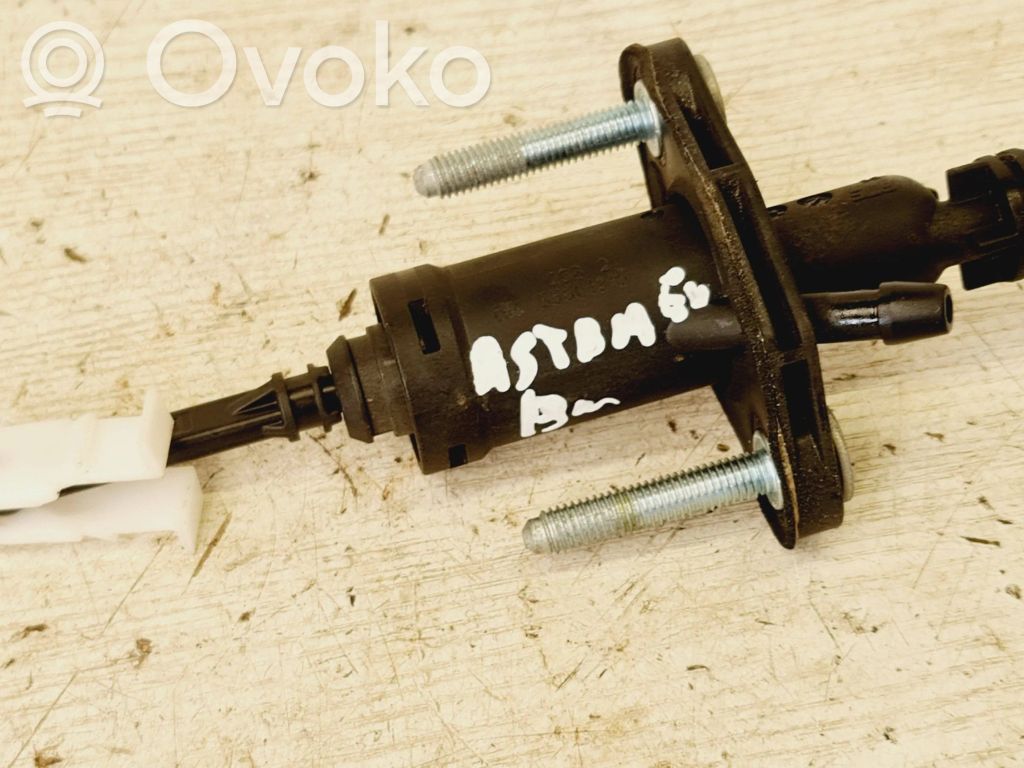 Opel Astra J Kytkimen pääsylinteri 