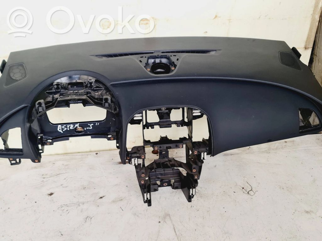 Opel Astra J Панель 