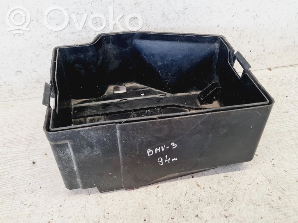 BMW 3 E36 Akumuliatoriaus dėžė 