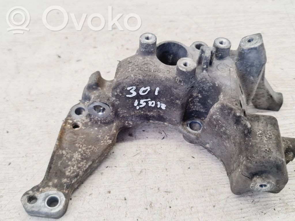 Peugeot 301 Generator/alternator bracket 