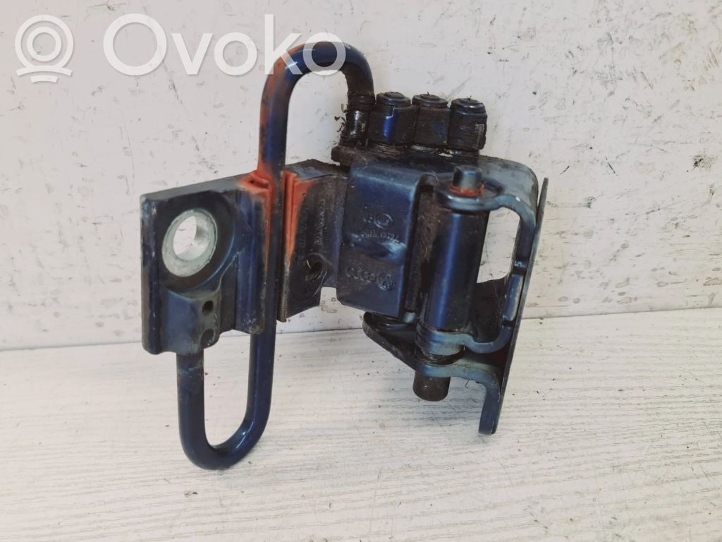 Audi A3 S3 8P Front door lower hinge 