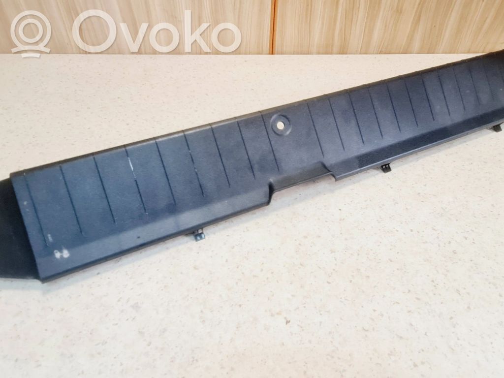 Mercedes-Benz B W245 Osłona pasa bagażnika 