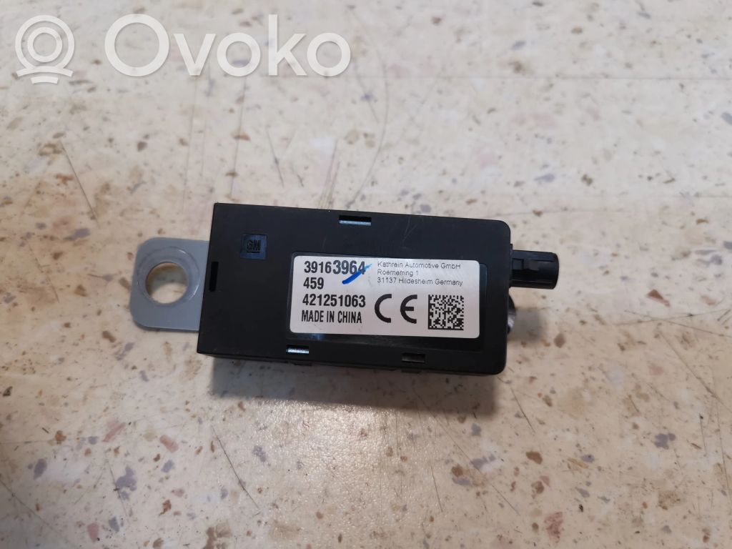 Opel Astra K Pystyantennivahvistin 