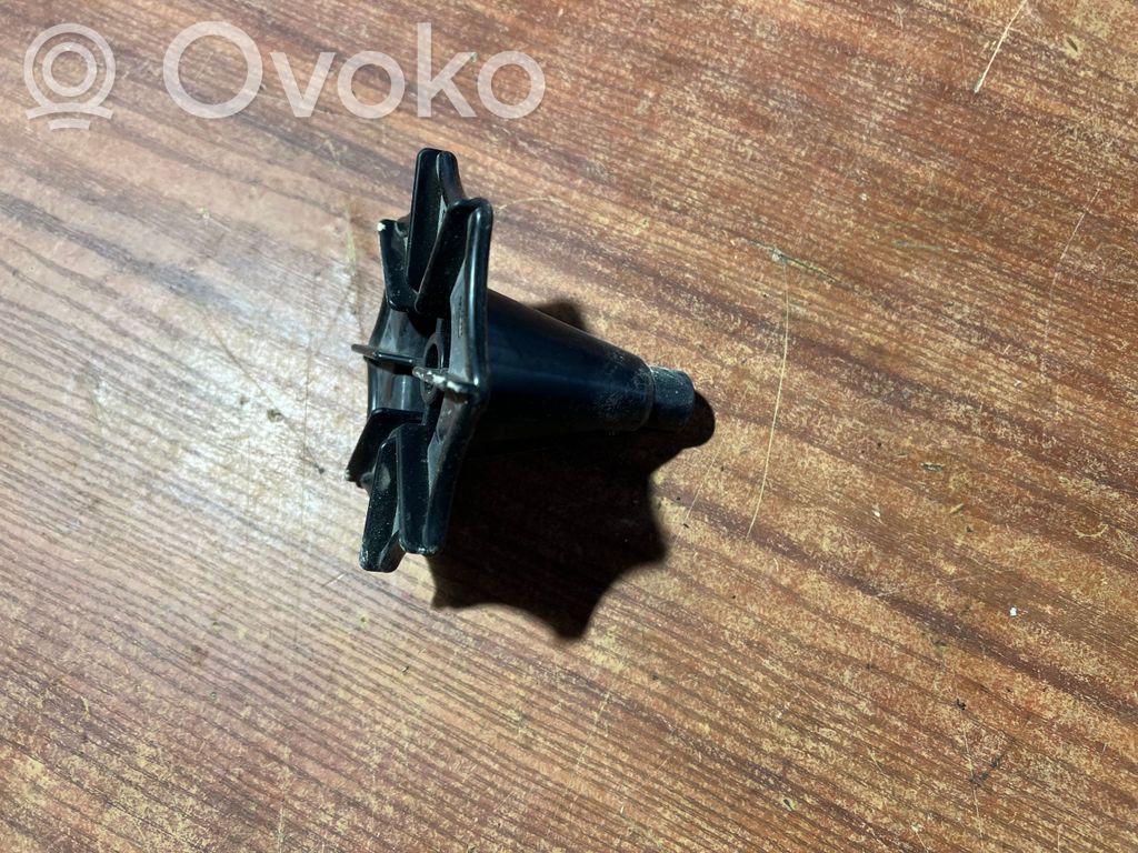 Opel Vectra C Tornillo de la rueda de repuesto 