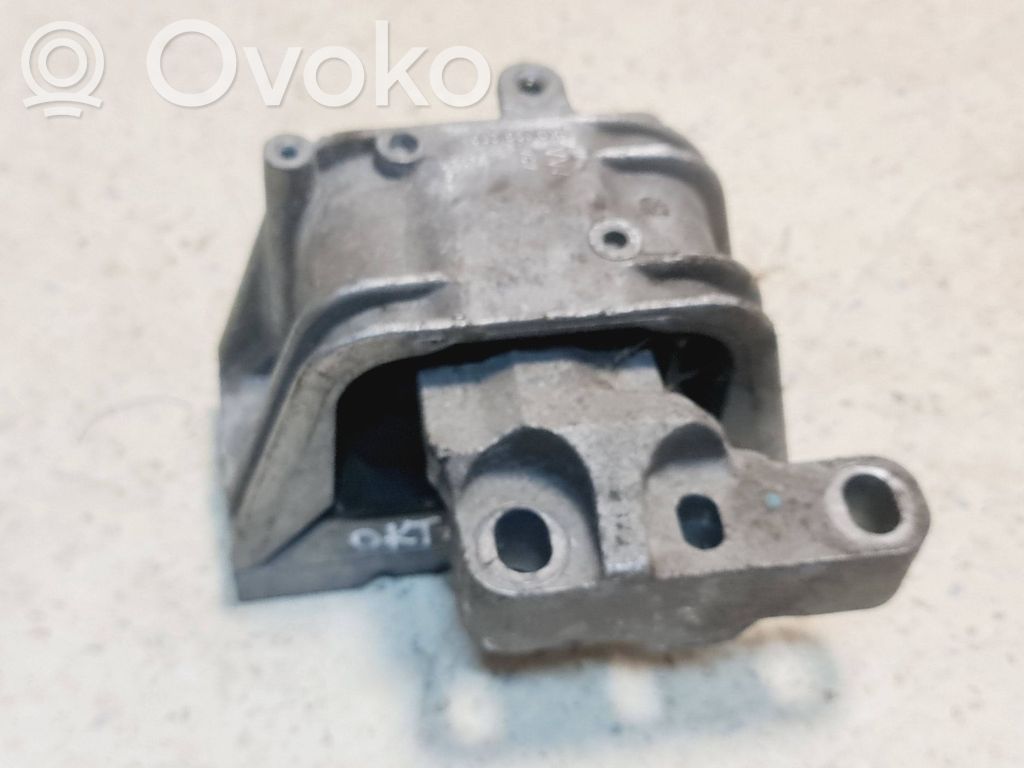 Skoda Octavia Mk2 (1Z) Engine mount bracket 
