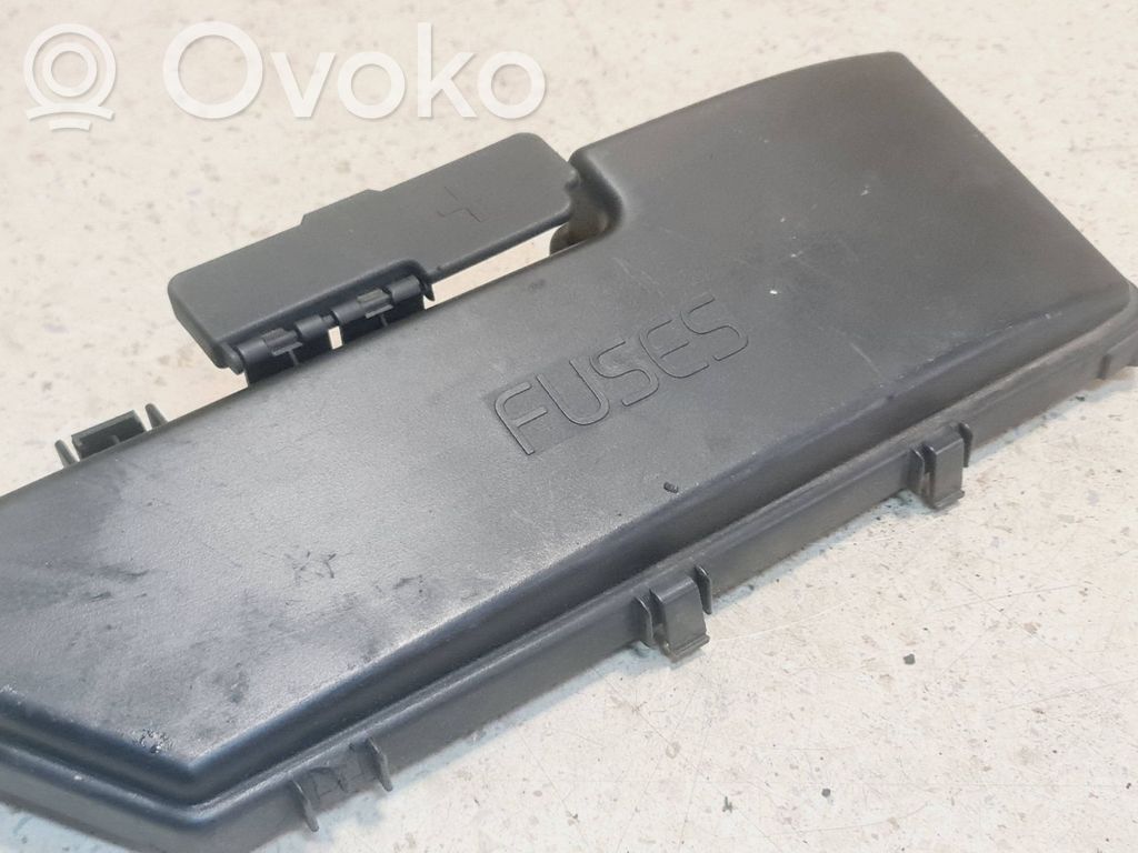Volvo V70 Sulakerasian kansi 