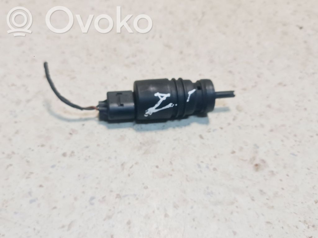 BMW 3 E46 Windscreen/windshield washer pump 