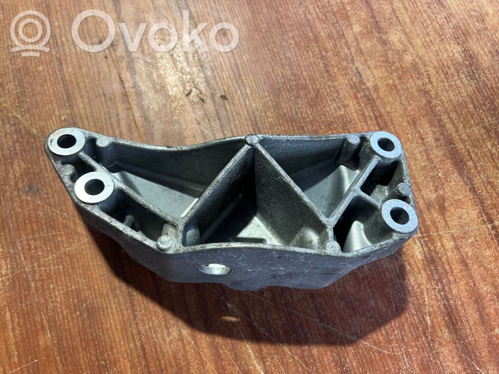 Volkswagen Golf V Gearbox mounting bracket 