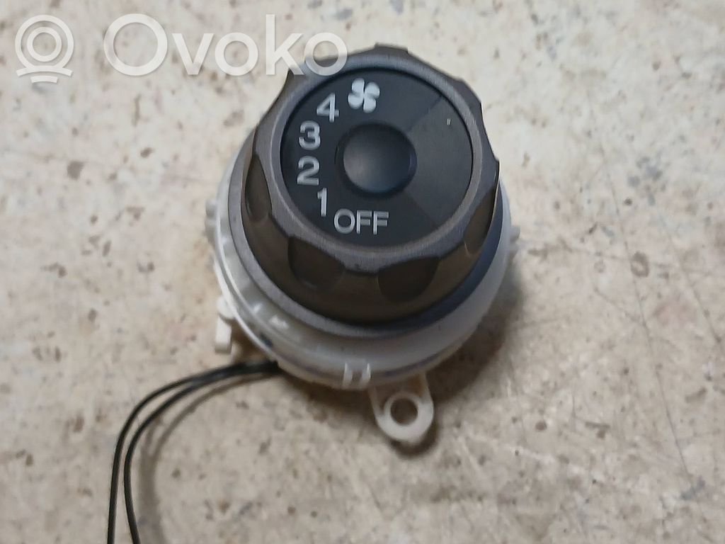 Climate control unit   8F23