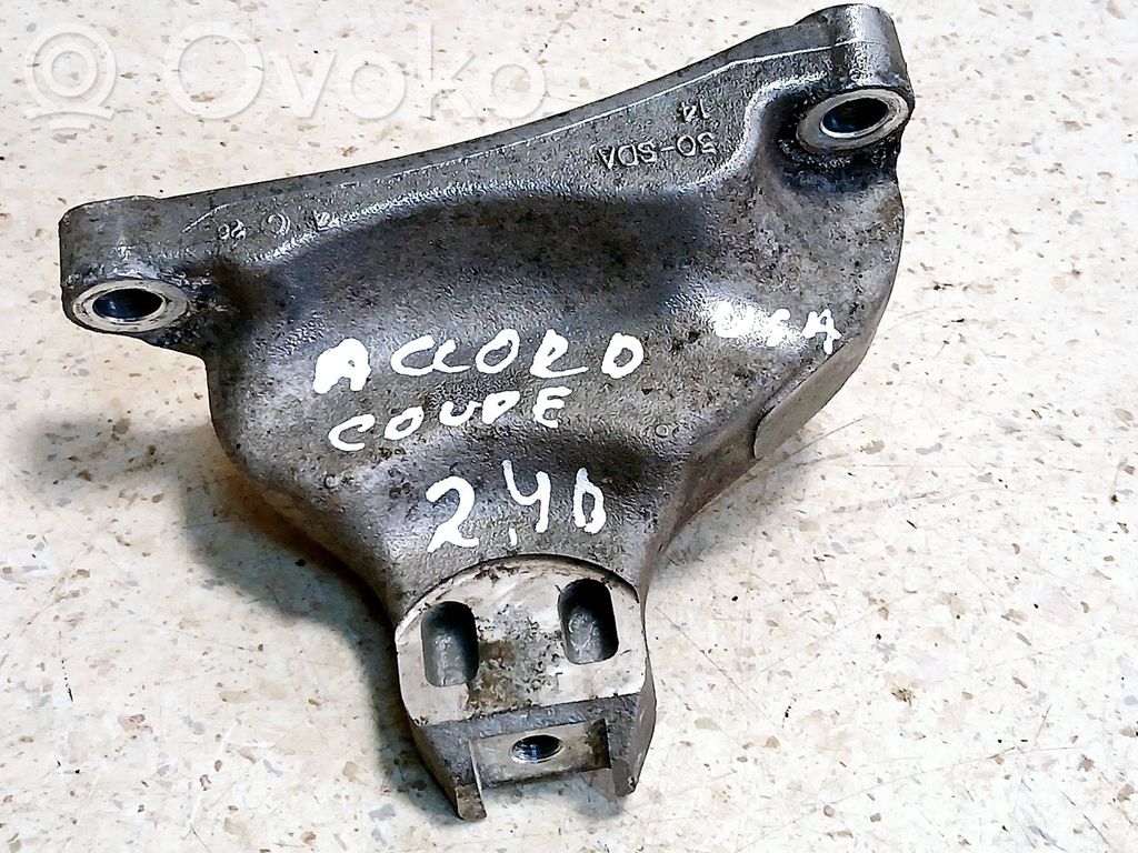Honda Accord Engine mounting bracket 