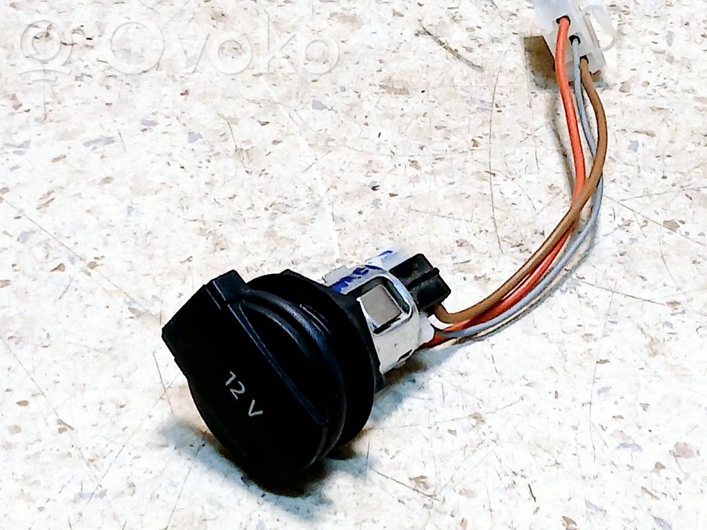 Volkswagen Touareg I Enchufe de 12V (trasero) 