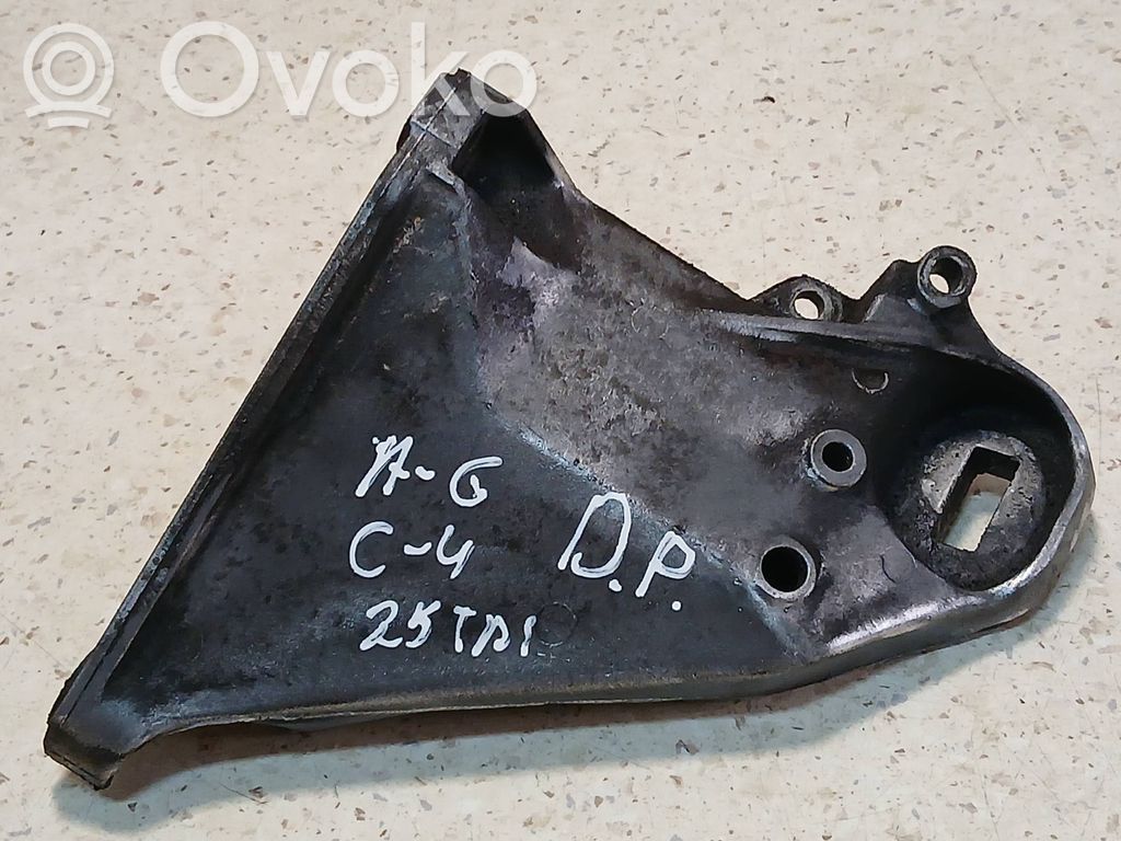 Audi 100 S4 C4 Engine mounting bracket 
