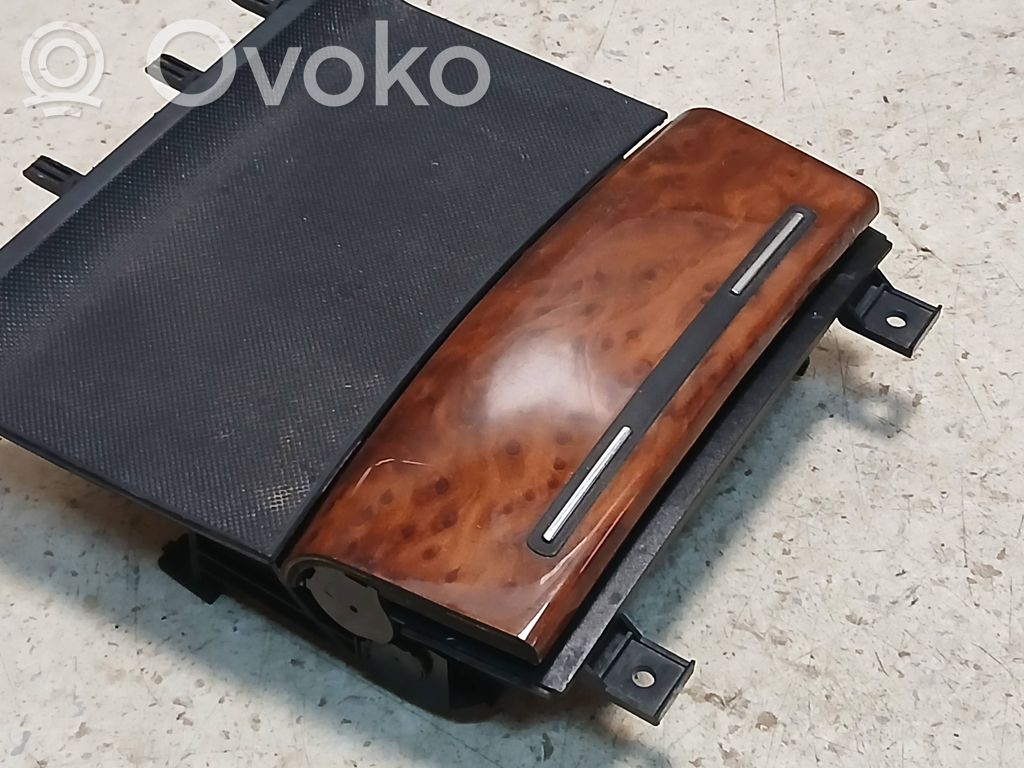 Audi A3 S3 8P Auton tuhkakuppi 