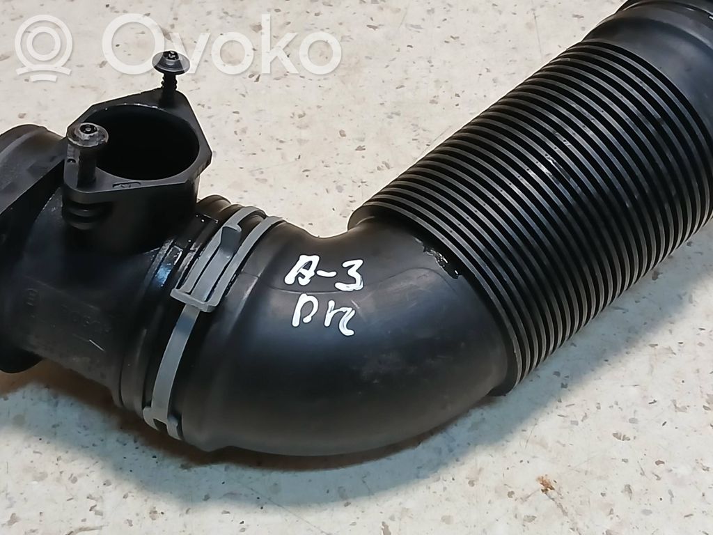 Audi A3 S3 A3 Sportback 8P Einzelteil Lufteinlasskanal 