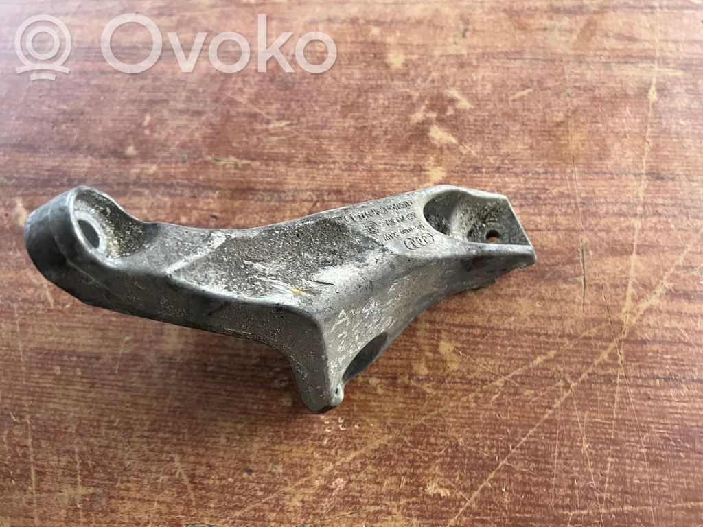 Audi A4 S4 B7 8E 8H Engine mounting bracket 