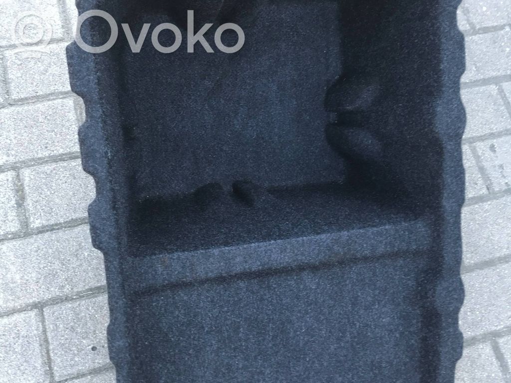 BMW 3 E90 E91 Mantu nodalījums stumbrs 