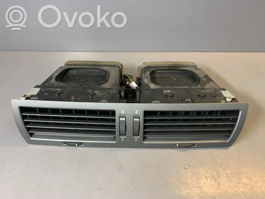 BMW 7 E65 E66 Centrinės oro grotelės 