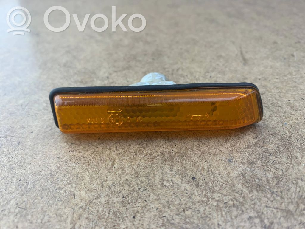 Front fender indicator light   63137164489