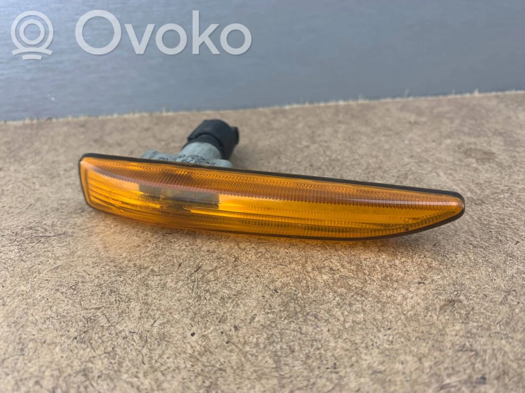 BMW 7 E65 E66 Front fender indicator light 