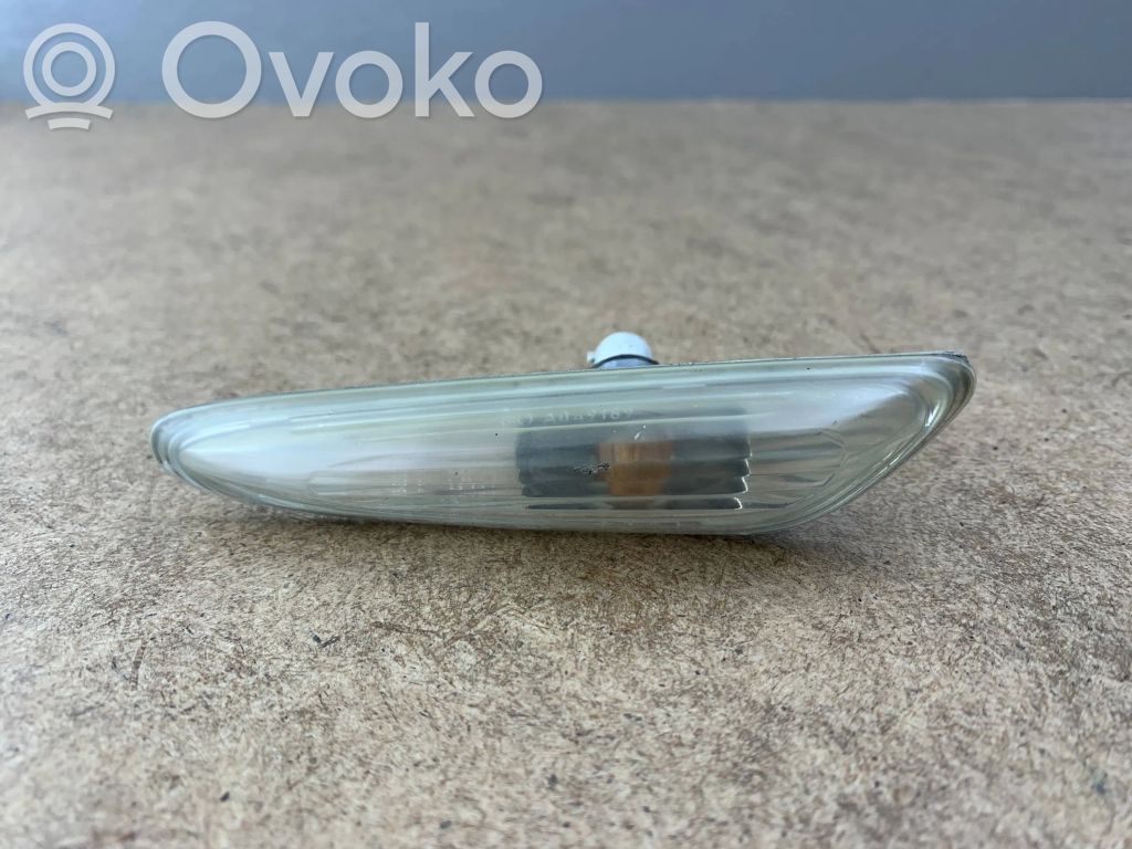 BMW 3 E46 Front fender indicator light 